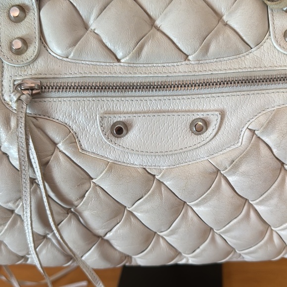 Balenciaga Matelasse Paris quilted ivory leather handbag with mirror - Picture 3 of 17